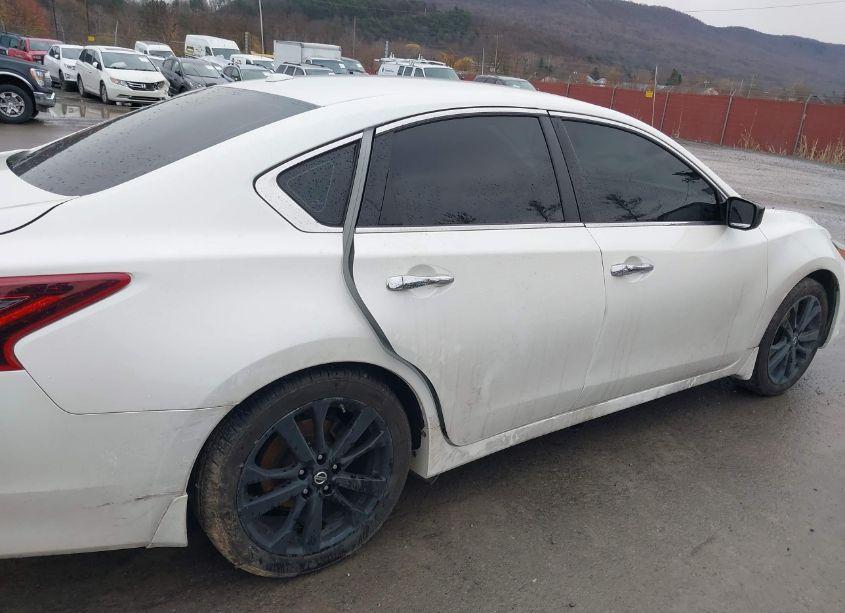 Photo 17 of 2018 Nissan Altima 2.5 SR (VIN 1N4AL3AP7JC211257)