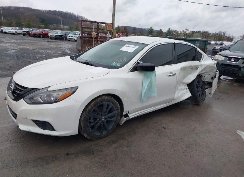 Photo 2 of 2018 Nissan Altima 2.5 SR (VIN 1N4AL3AP7JC211257)