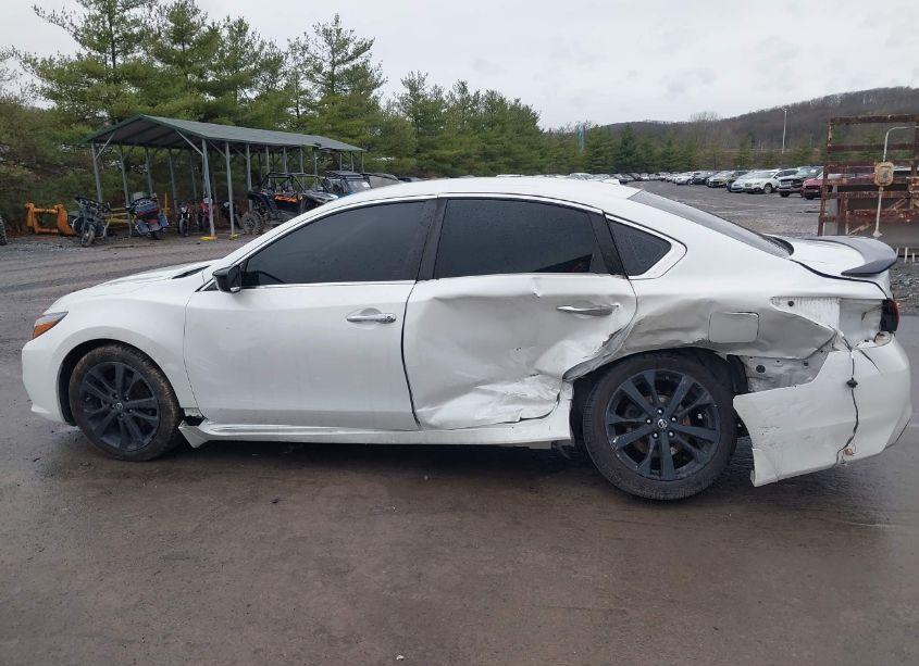 Photo 6 of 2018 Nissan Altima 2.5 SR (VIN 1N4AL3AP7JC211257)