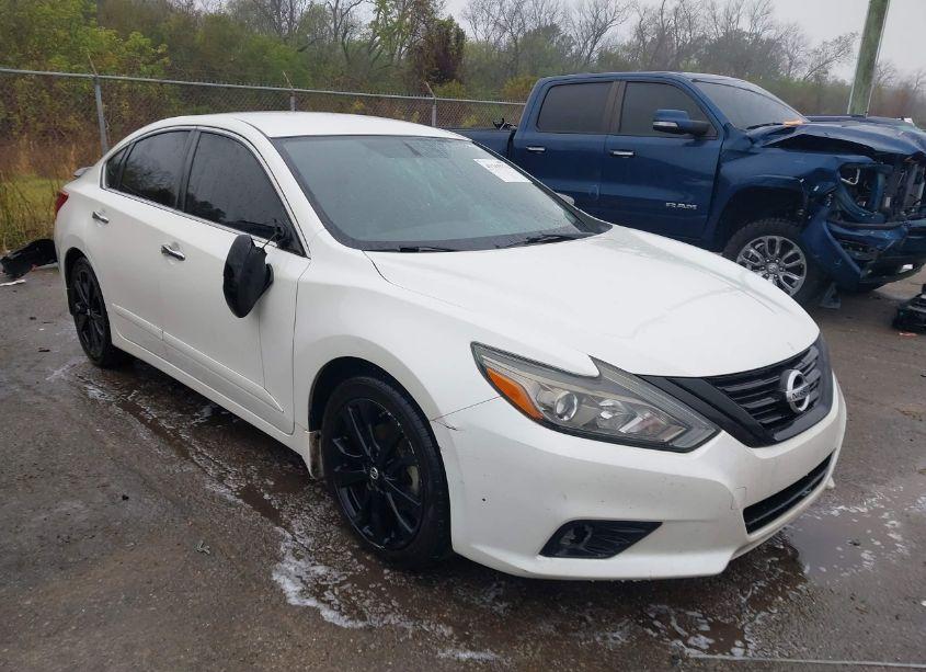 2018 Nissan Altima 2.5 SR (VIN 1N4AL3AP7JC222405) main photo