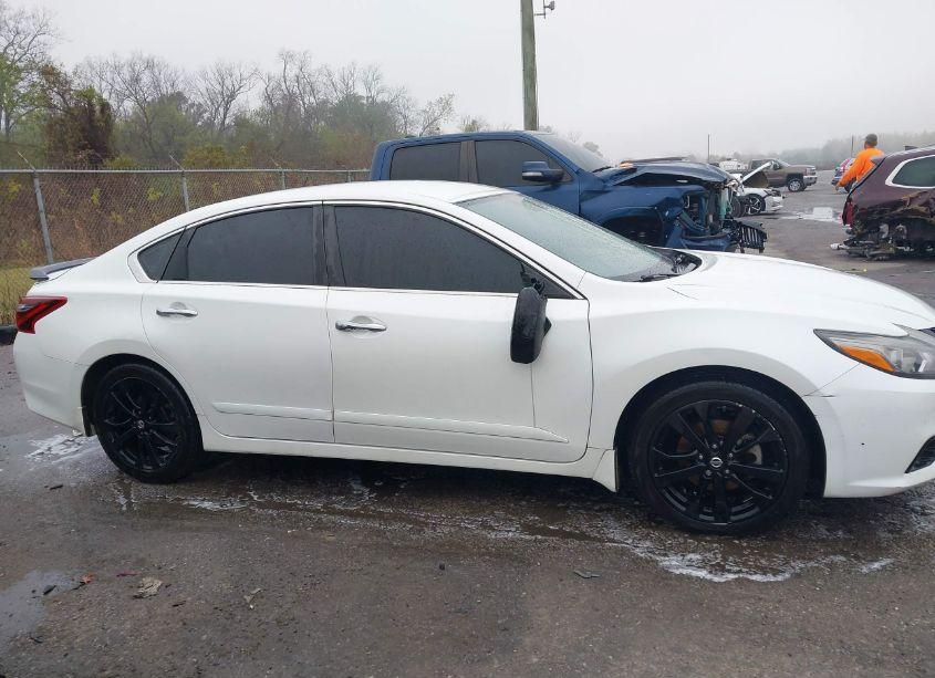 Photo 13 of 2018 Nissan Altima 2.5 SR (VIN 1N4AL3AP7JC222405)