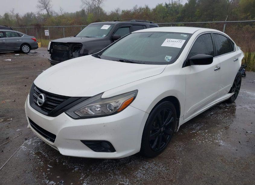 Photo 2 of 2018 Nissan Altima 2.5 SR (VIN 1N4AL3AP7JC222405)