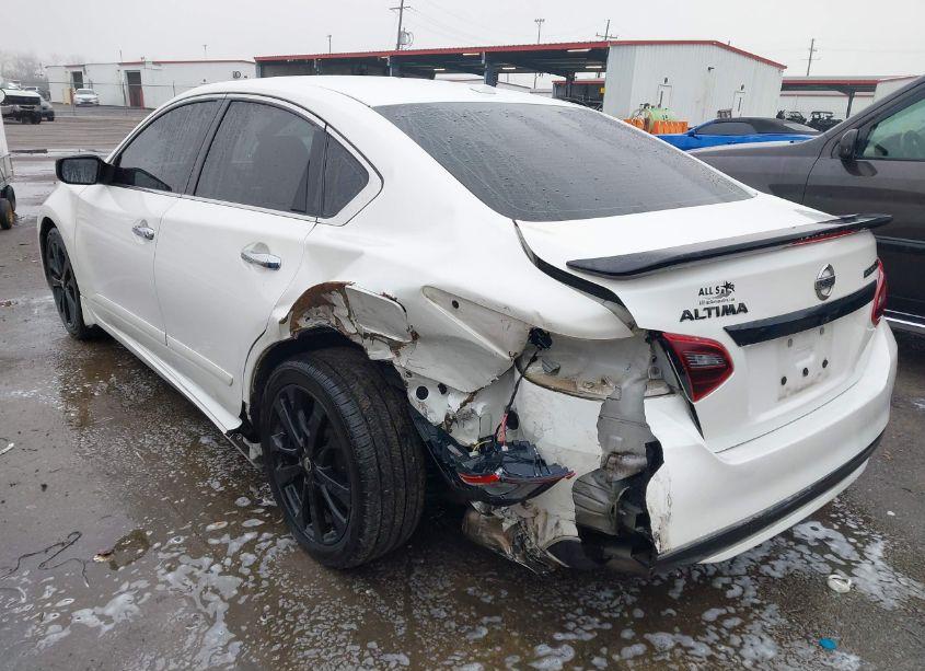 Photo 3 of 2018 Nissan Altima 2.5 SR (VIN 1N4AL3AP7JC222405)