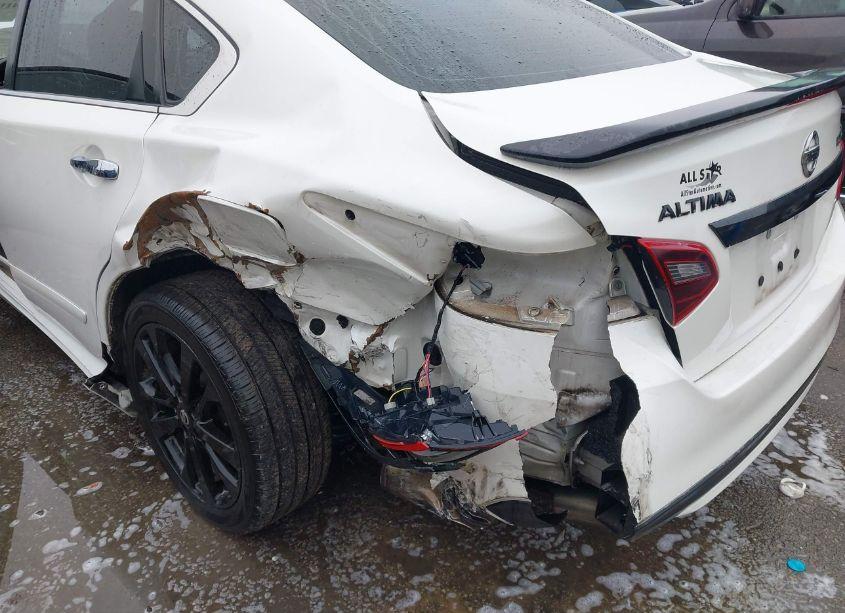 Photo 6 of 2018 Nissan Altima 2.5 SR (VIN 1N4AL3AP7JC222405)