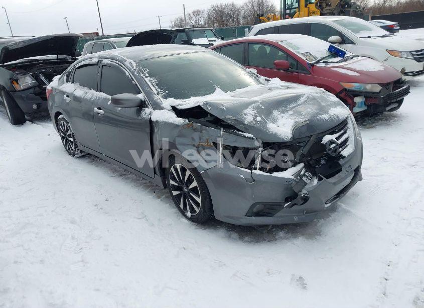 2018 Nissan Altima 2.5 SV (VIN 1N4AL3AP7JC223554) main photo