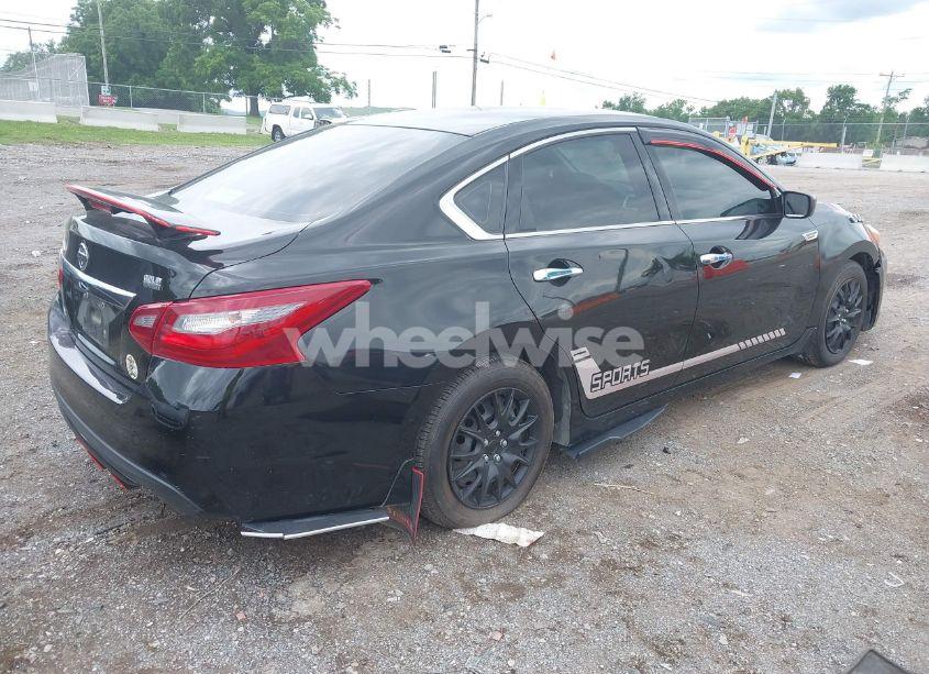 Photo 4 of 2018 Nissan Altima 2.5 S (VIN 1N4AL3AP7JC225384)