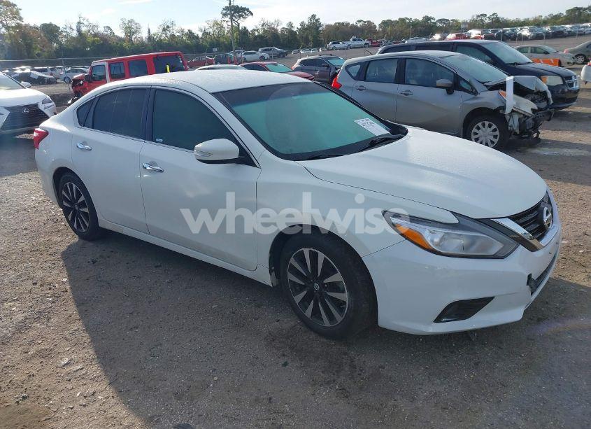2018 Nissan Altima 2.5 SL (VIN 1N4AL3AP7JC235011) main photo