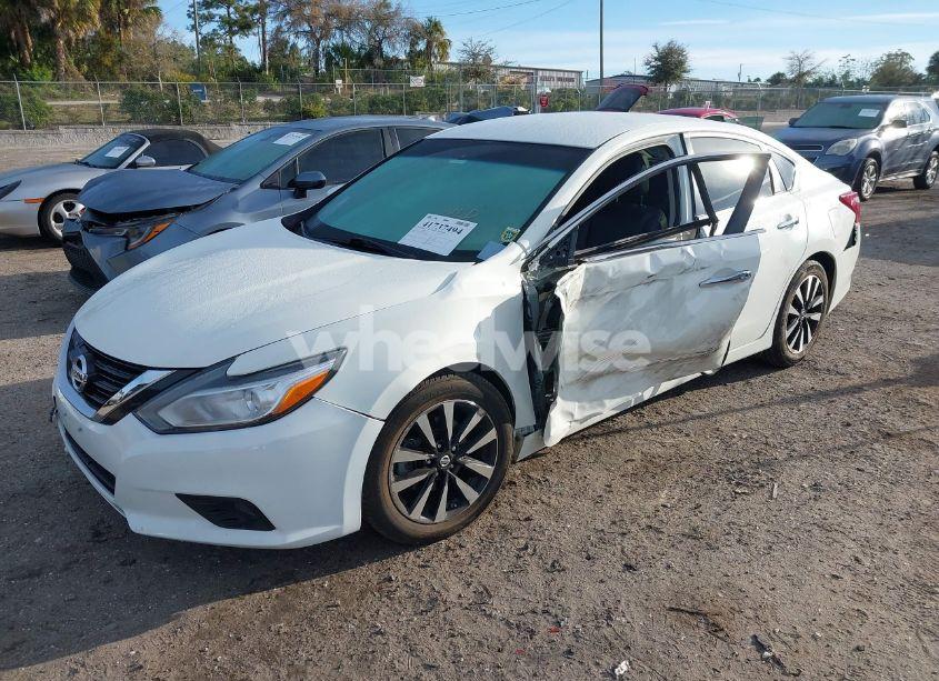 Photo 2 of 2018 Nissan Altima 2.5 SL (VIN 1N4AL3AP7JC235011)