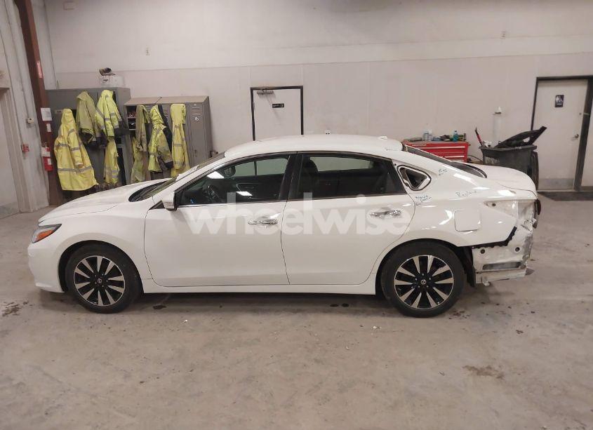 Photo 14 of 2018 Nissan Altima 2.5 SL (VIN 1N4AL3AP7JC239057)