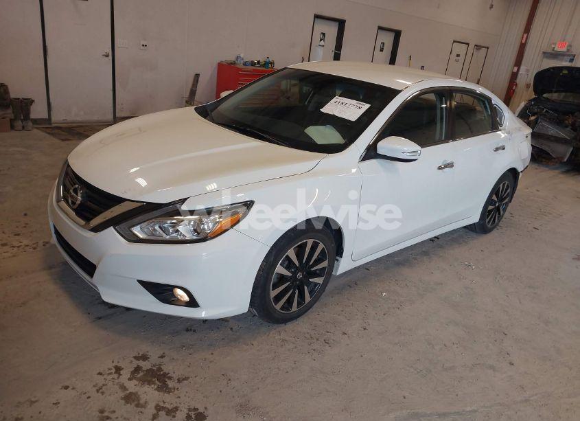 Photo 2 of 2018 Nissan Altima 2.5 SL (VIN 1N4AL3AP7JC239057)