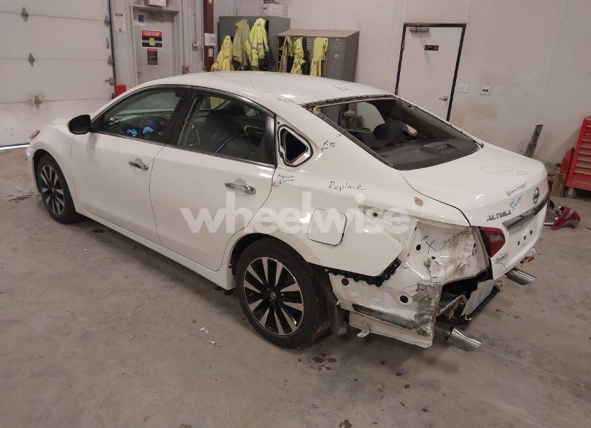 Photo 3 of 2018 Nissan Altima 2.5 SL (VIN 1N4AL3AP7JC239057)