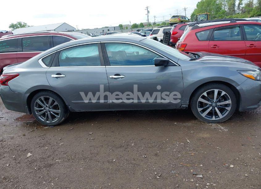 Photo 13 of 2018 Nissan Altima 2.5 SR (VIN 1N4AL3AP7JC239964)