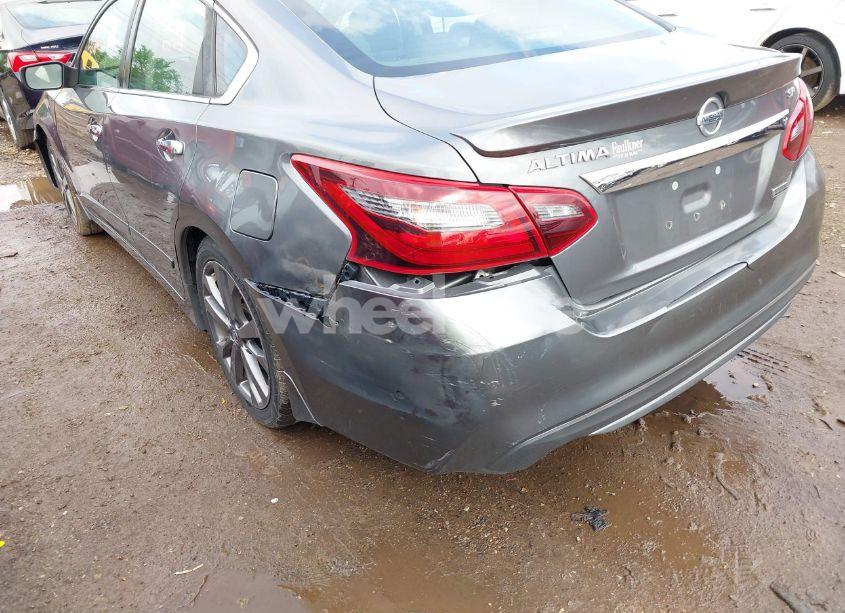Photo 6 of 2018 Nissan Altima 2.5 SR (VIN 1N4AL3AP7JC239964)