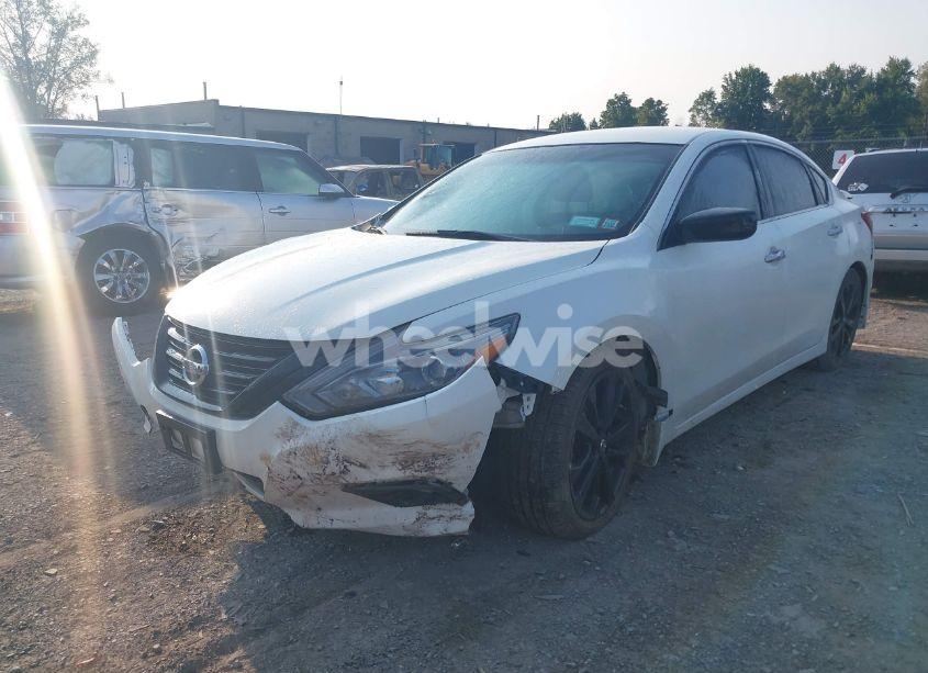 Photo 2 of 2018 Nissan Altima 2.5 SR (VIN 1N4AL3AP7JC245019)