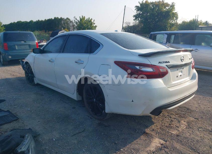 Photo 3 of 2018 Nissan Altima 2.5 SR (VIN 1N4AL3AP7JC245019)