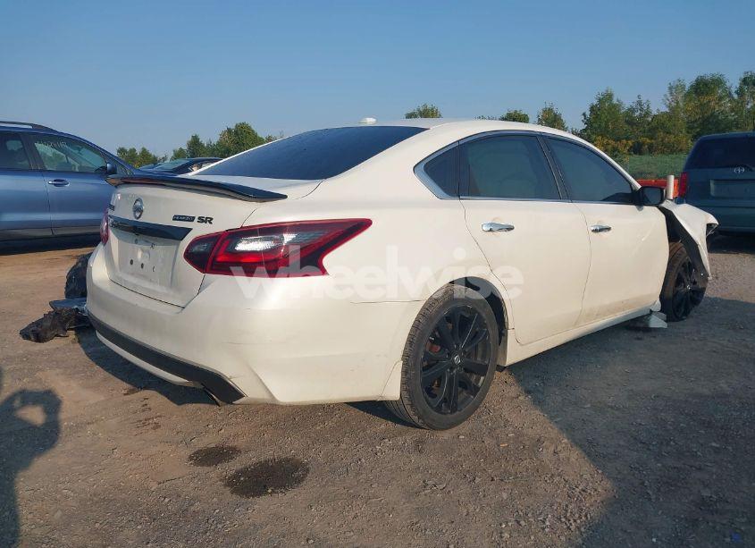 Photo 4 of 2018 Nissan Altima 2.5 SR (VIN 1N4AL3AP7JC245019)
