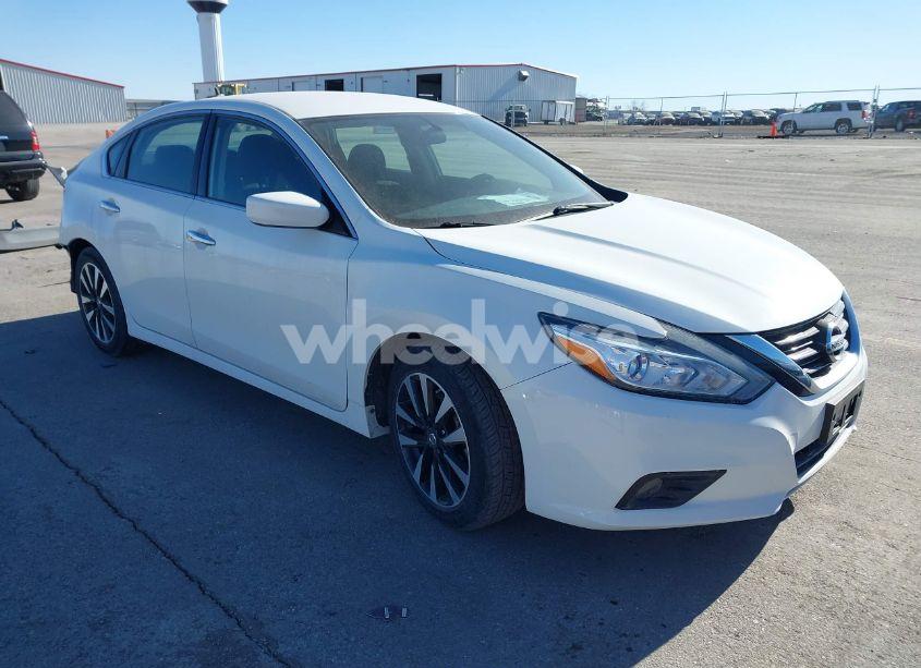 2018 Nissan Altima 2.5 SV (VIN 1N4AL3AP7JC250527) main photo