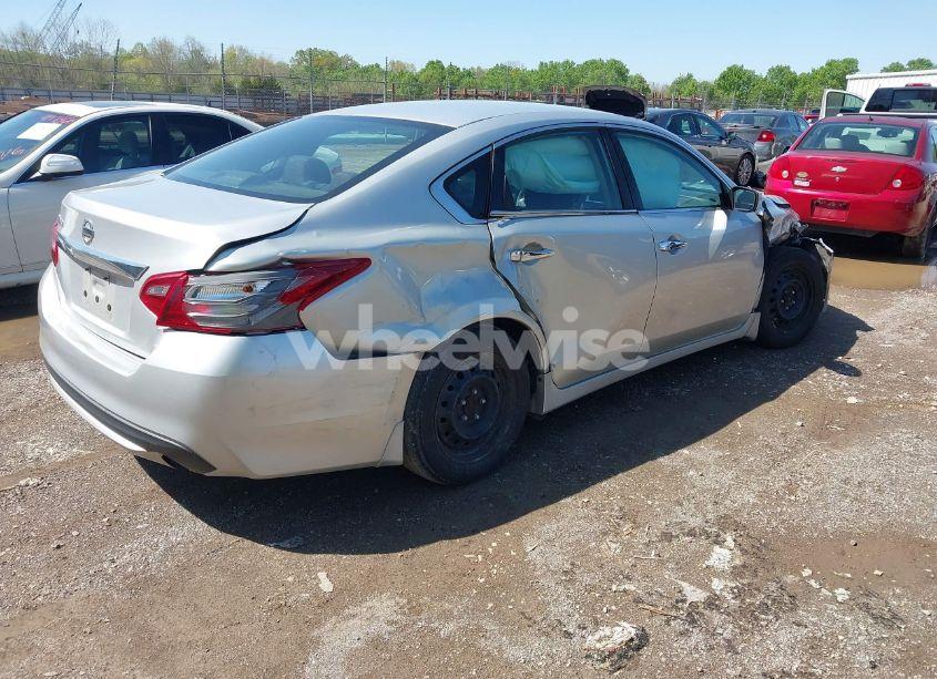 Photo 4 of 2018 Nissan Altima 2.5 S (VIN 1N4AL3AP7JC250933)