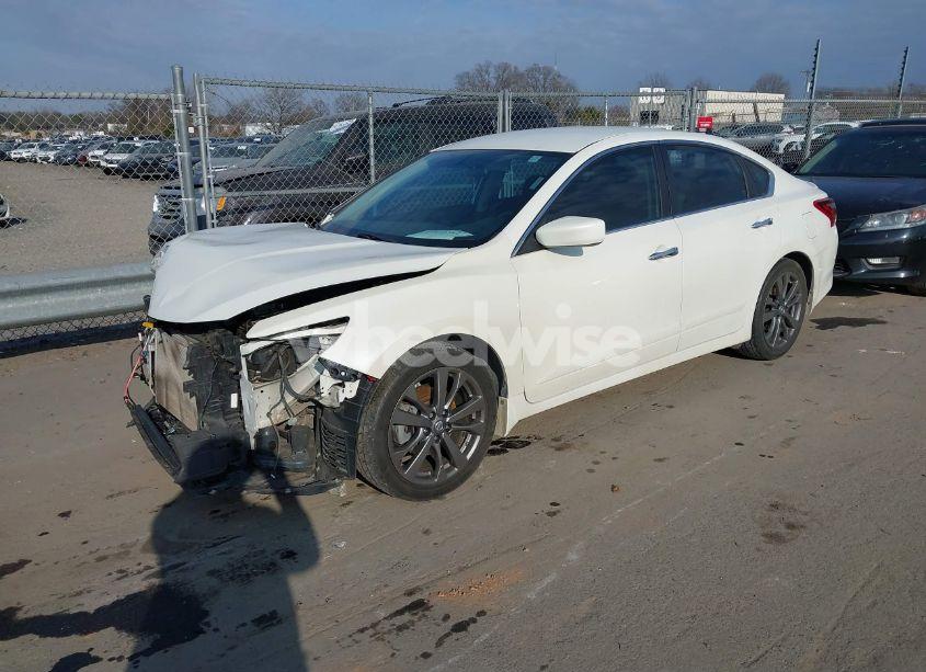 Photo 2 of 2018 Nissan Altima 2.5 SR (VIN 1N4AL3AP7JC266078)