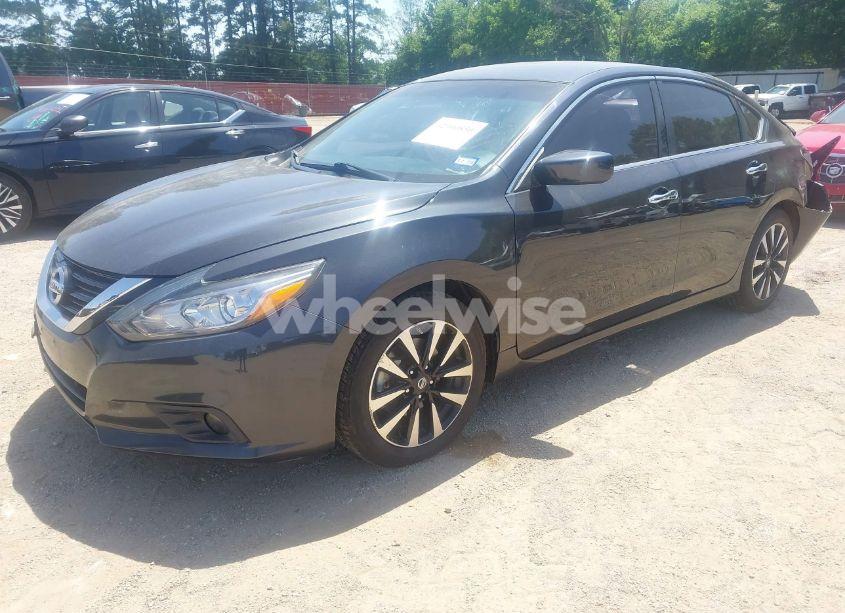 Photo 2 of 2018 Nissan Altima 2.5 SV (VIN 1N4AL3AP7JC275802)