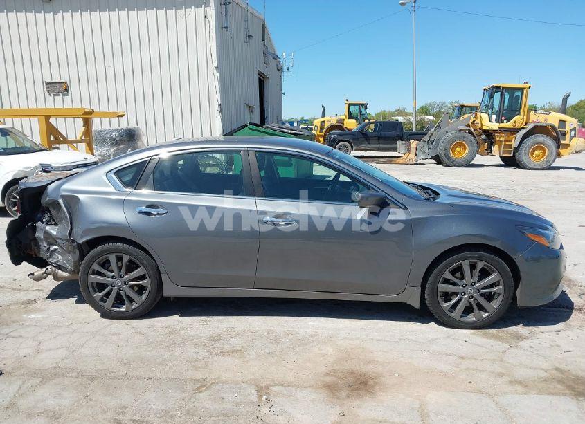 Photo 13 of 2018 Nissan Altima 2.5 SR (VIN 1N4AL3AP7JC296813)