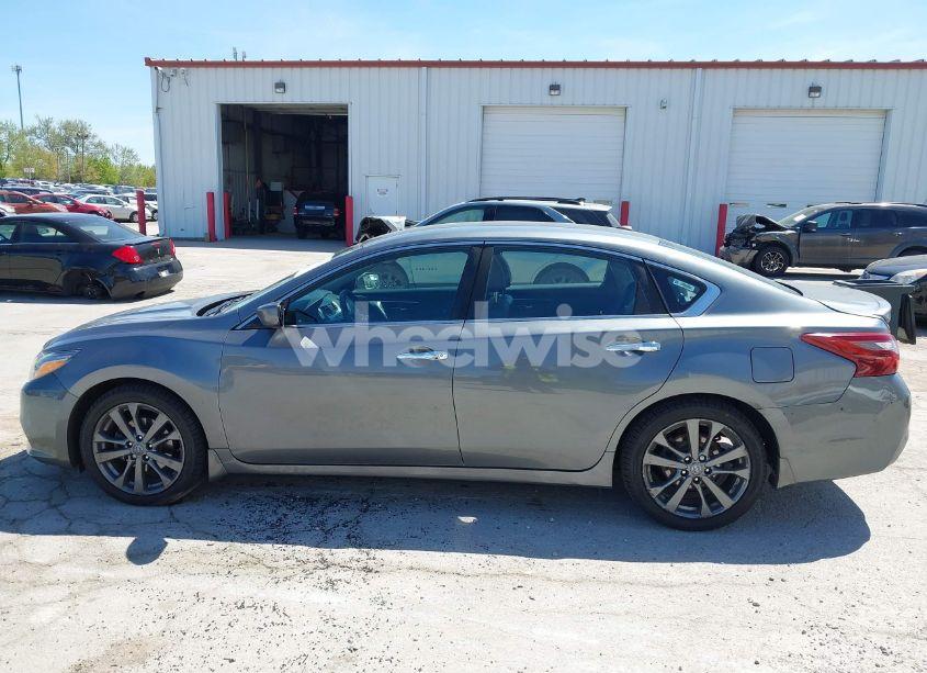 Photo 14 of 2018 Nissan Altima 2.5 SR (VIN 1N4AL3AP7JC296813)