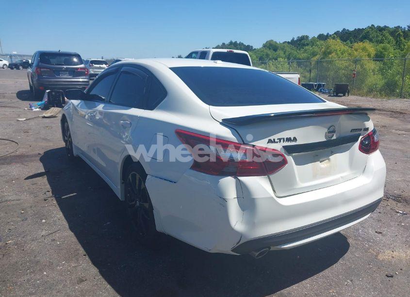 Photo 3 of 2018 Nissan Altima 2.5 SR (VIN 1N4AL3AP7JC298142)
