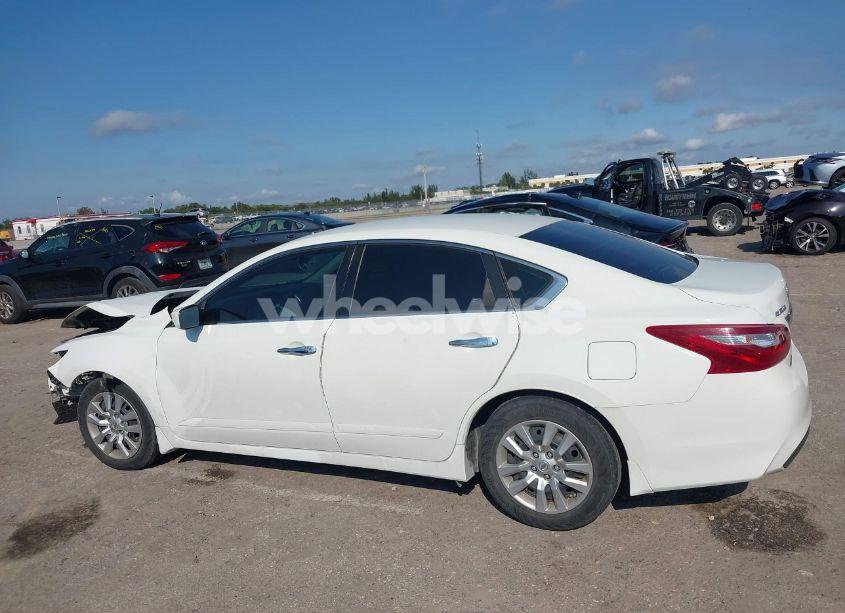 Photo 15 of 2018 Nissan Altima 2.5 S (VIN 1N4AL3AP7JC477605)