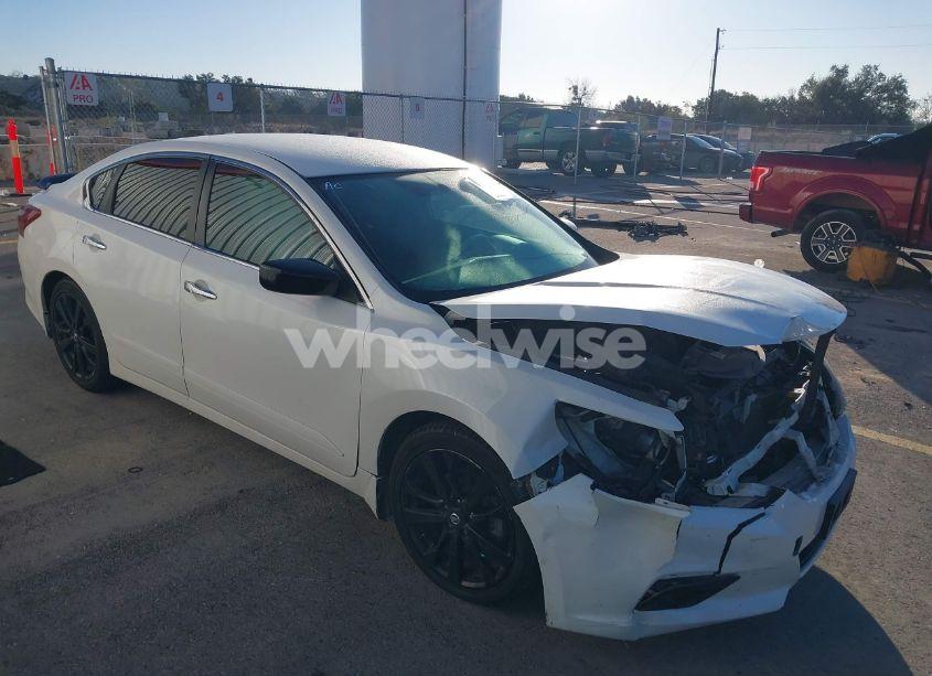 2018 Nissan Altima 2.5 SR (VIN 1N4AL3AP7JC480245) main photo