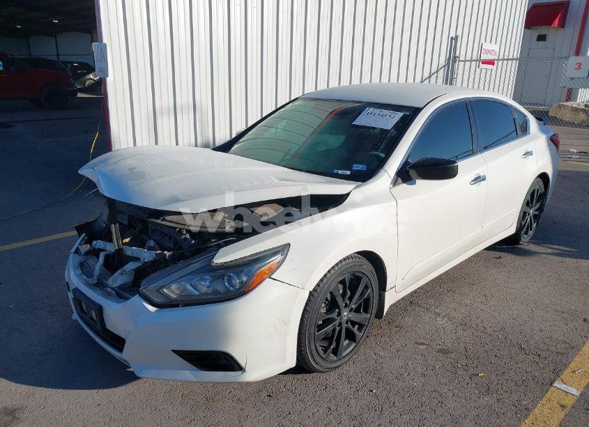Photo 2 of 2018 Nissan Altima 2.5 SR (VIN 1N4AL3AP7JC480245)