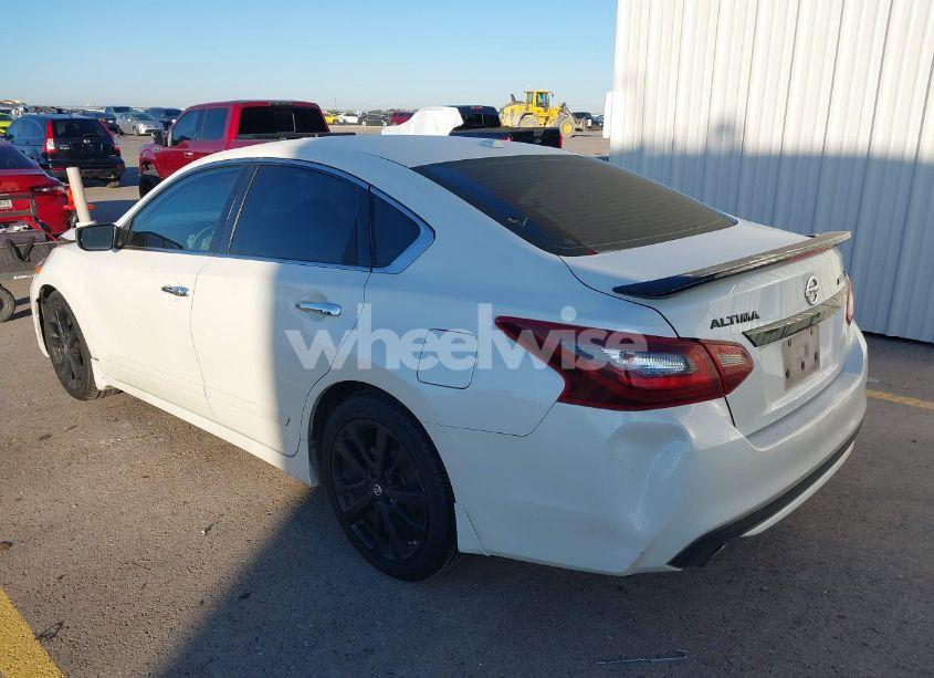 Photo 3 of 2018 Nissan Altima 2.5 SR (VIN 1N4AL3AP7JC480245)