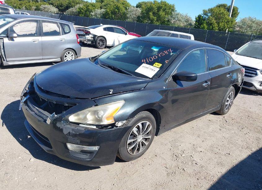 Photo 2 of 2014 Nissan Altima 2.5 S (VIN 1N4AL3AP8EN221743)