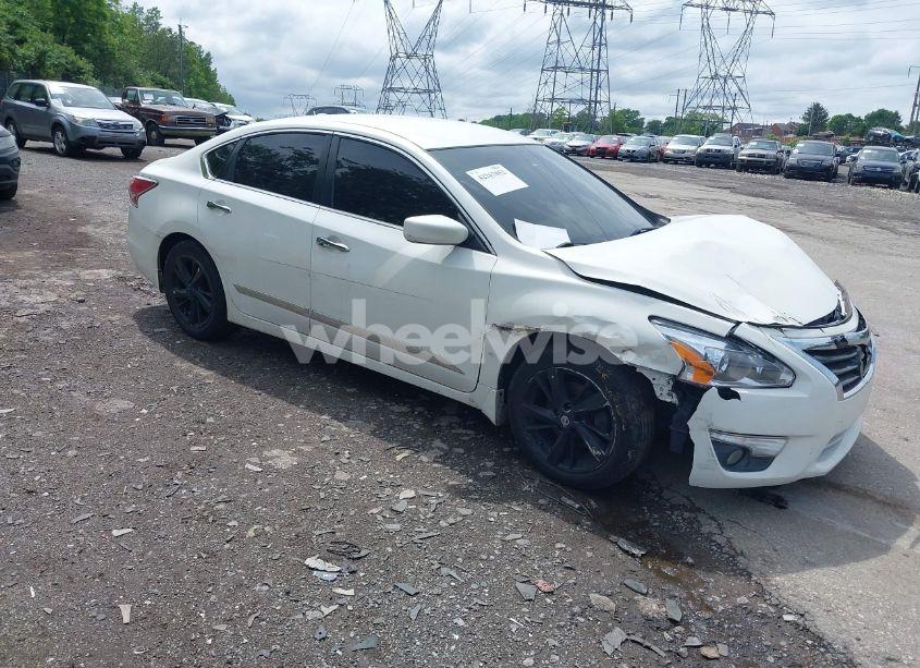 2015 Nissan Altima 2.5 SV (VIN 1N4AL3AP8FC108193) main photo