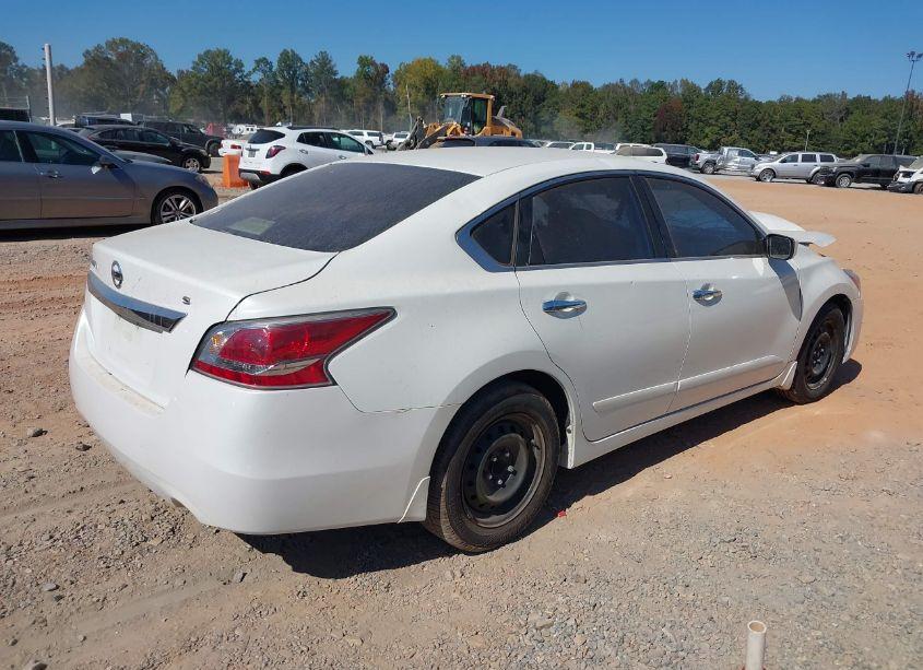 Photo 4 of 2015 Nissan Altima 2.5 S (VIN 1N4AL3AP8FC212828)