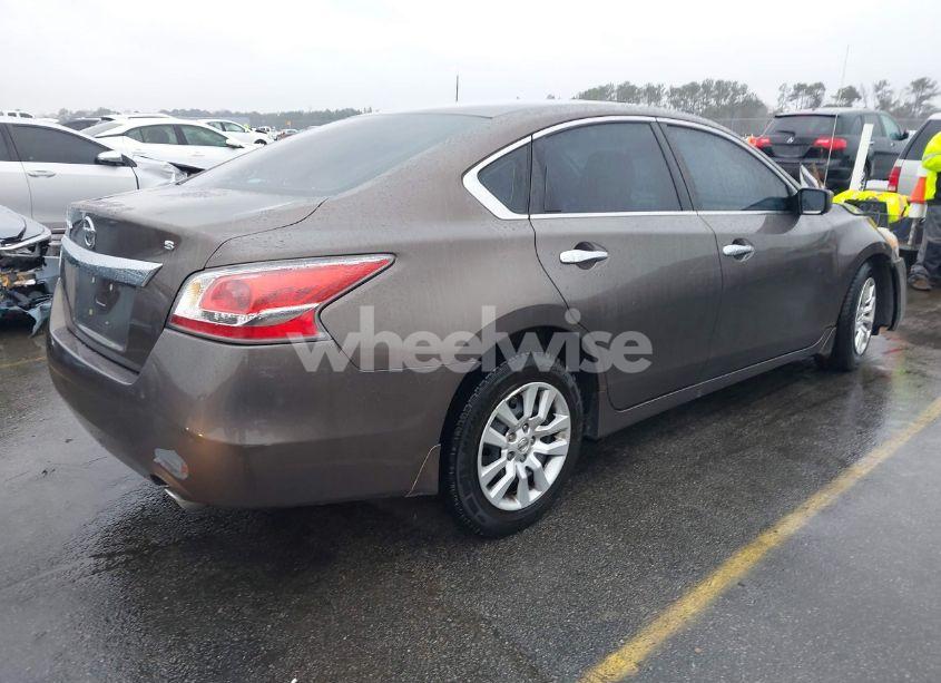 Photo 4 of 2015 Nissan Altima 2.5 S (VIN 1N4AL3AP8FC440800)