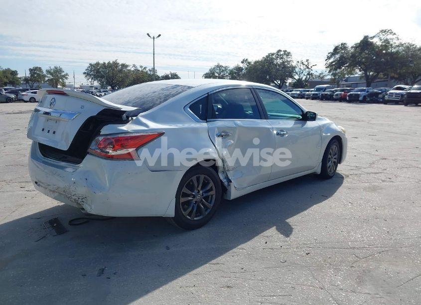 Photo 4 of 2015 Nissan Altima 2.5 S (VIN 1N4AL3AP8FC442188)