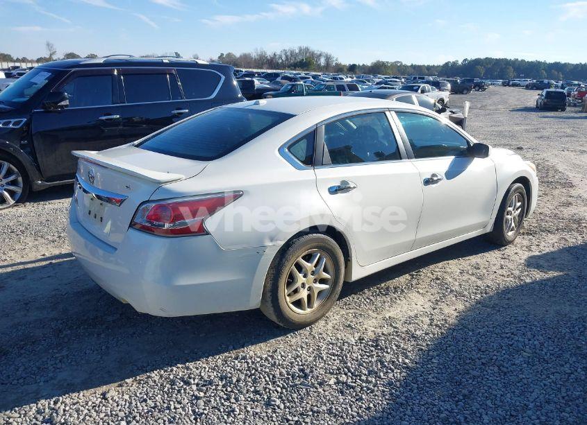 Photo 4 of 2015 Nissan Altima 2.5 S (VIN 1N4AL3AP8FC452851)