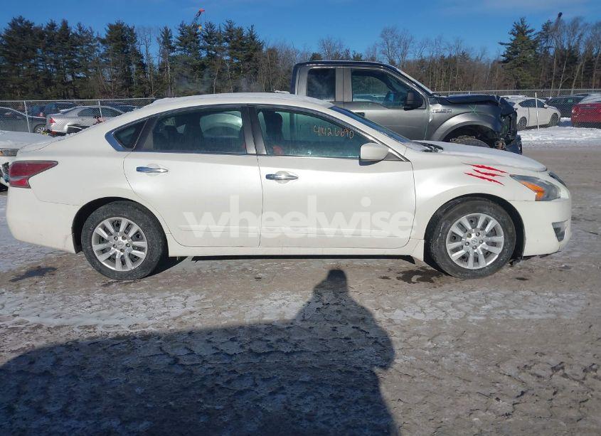 Photo 13 of 2015 Nissan Altima 2.5 S (VIN 1N4AL3AP8FC470847)
