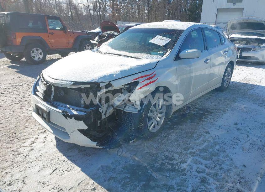 Photo 2 of 2015 Nissan Altima 2.5 S (VIN 1N4AL3AP8FC470847)