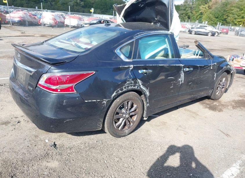 Photo 4 of 2015 Nissan Altima 2.5 S (VIN 1N4AL3AP8FC581267)