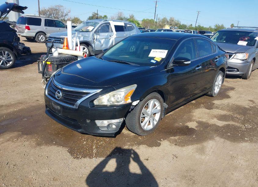 Photo 2 of 2015 Nissan Altima 2.5 SV (VIN 1N4AL3AP8FC589921)