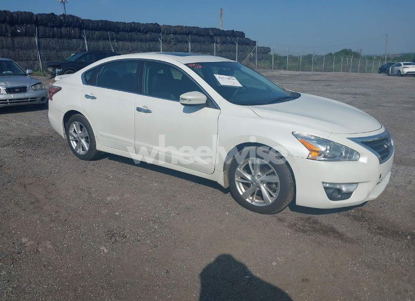 2015 Nissan Altima 2.5 SL (VIN 1N4AL3AP8FN400804) main photo