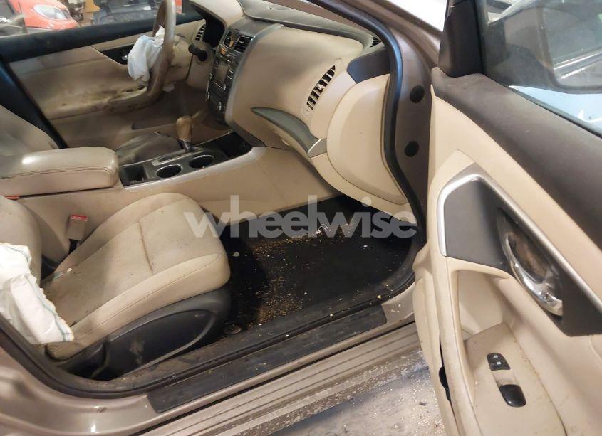 Photo 5 of 2015 Nissan Altima 2.5/2.5 S/2.5 SL/2.5 SV (VIN 1N4AL3AP8FN883128)