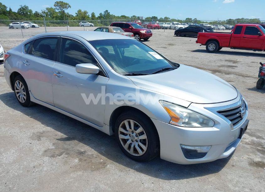 2015 Nissan Altima 2.5 S (VIN 1N4AL3AP8FN917388) main photo