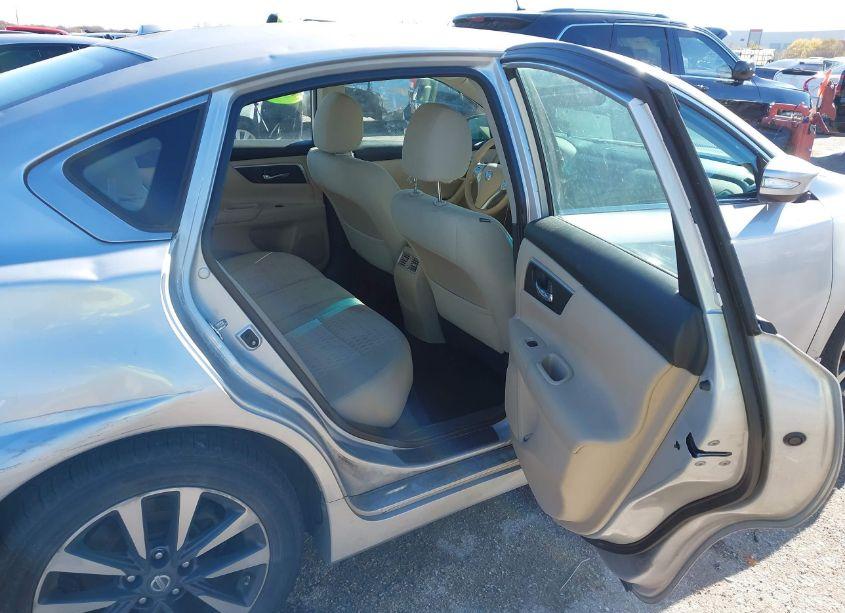 Photo 8 of 2016 Nissan Altima 2.5 SV (VIN 1N4AL3AP8GC119874)