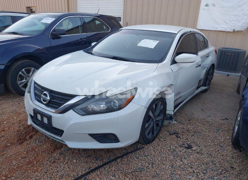 Photo 2 of 2016 Nissan Altima 2.5 SR (VIN 1N4AL3AP8GC125030)