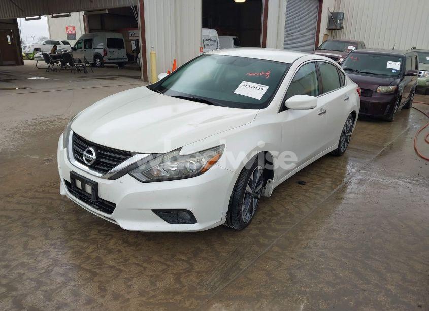 Photo 2 of 2016 Nissan Altima 2.5 SR (VIN 1N4AL3AP8GC187303)