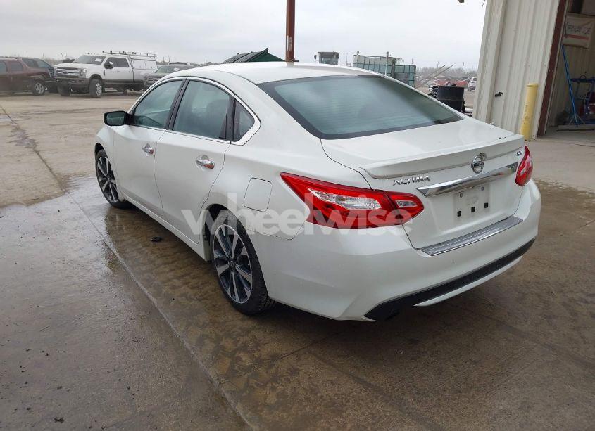 Photo 3 of 2016 Nissan Altima 2.5 SR (VIN 1N4AL3AP8GC187303)