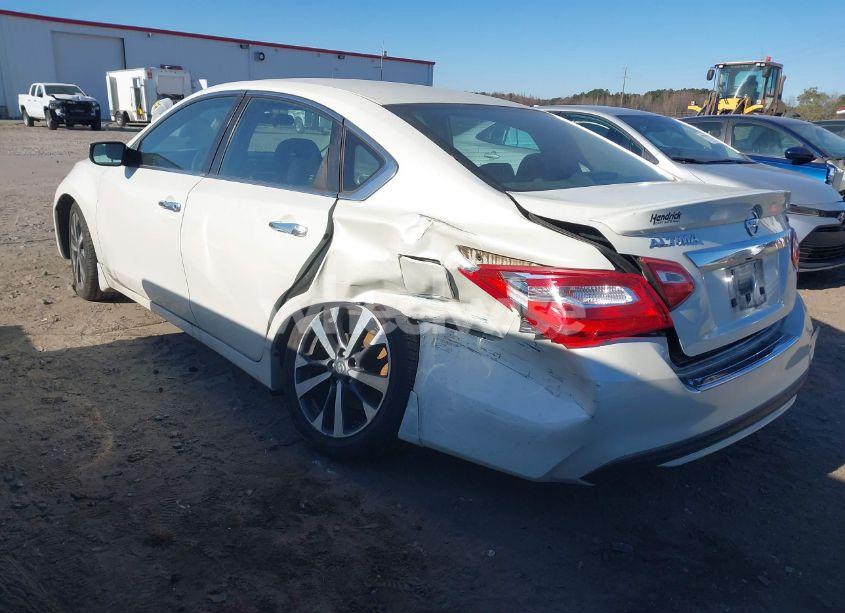 Photo 3 of 2016 Nissan Altima 2.5 SR (VIN 1N4AL3AP8GC224723)