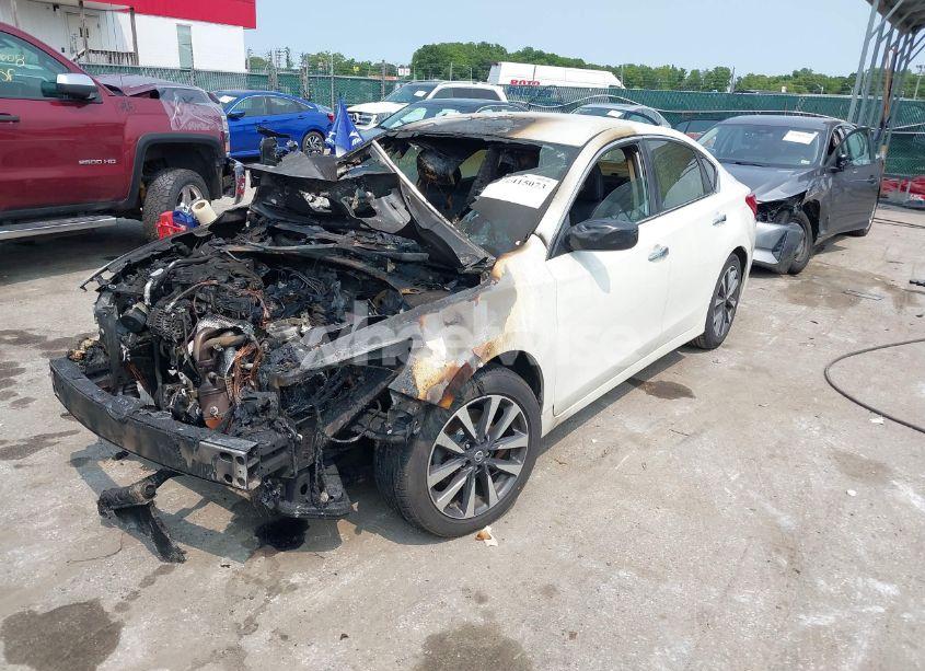 Photo 2 of 2017 Nissan Altima 2.5/2.5 S/2.5 SL/2.5 SR/2.5 SV (VIN 1N4AL3AP8HC113266)